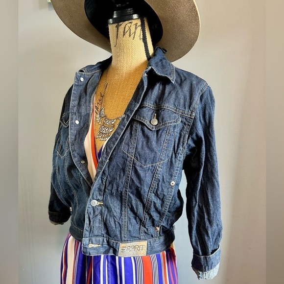 Coats & Jackets - Picture 6 of 6